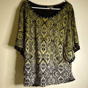 JM Collection long sleeves top size 3x Dolman studs reptile white yellow black